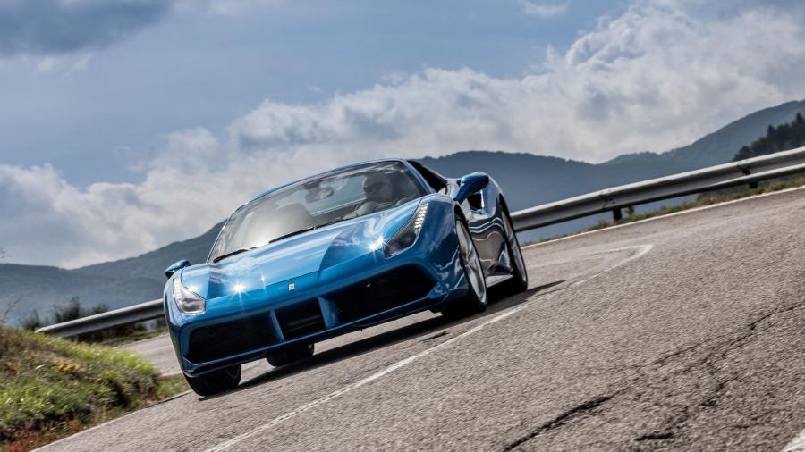  Ferrari 488 Spider 2016 года  (фото 6 из 70)